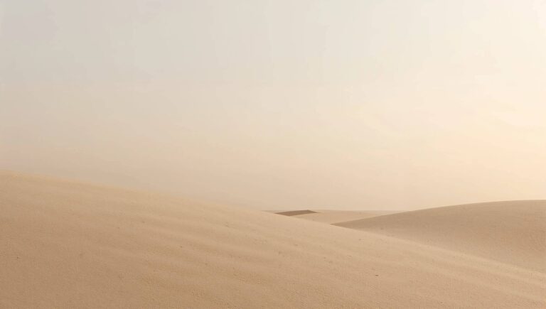 beige-summer-wallpapers-minimal-coastal-horizon-laptop