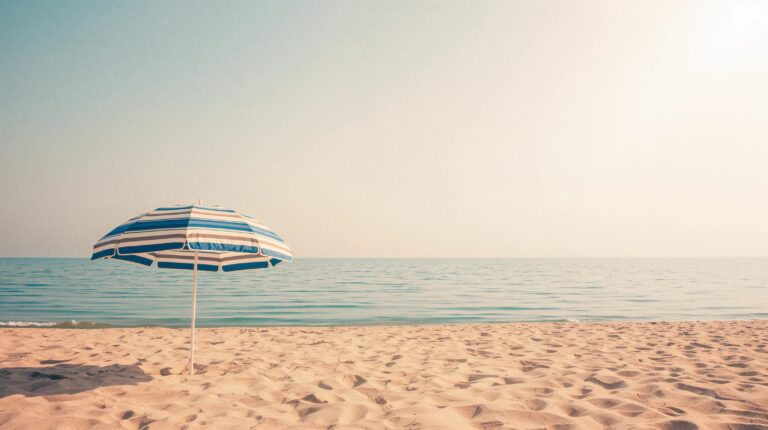 vintage-summer-wallpapers-aesthetic-retro-beach-umbrella-soft-pastel-laptop