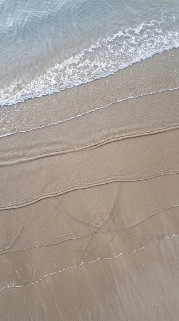 minimalist-beach-wallpapers-for-phone-abstract-wave-lines