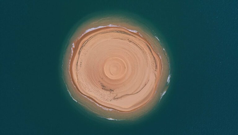 vintage-beach-wallpapers-aesthetic-circular-island-top-view-minimal-laptop